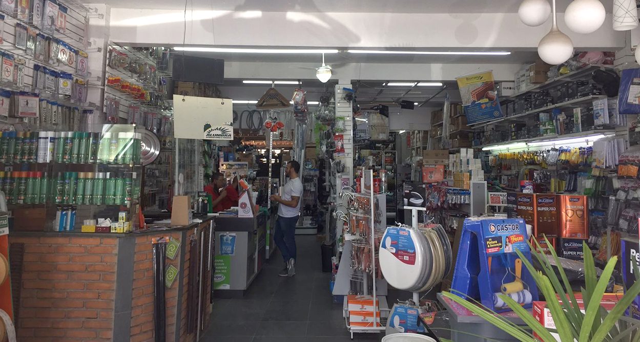 Interior da loja Polato Materiais para Construção